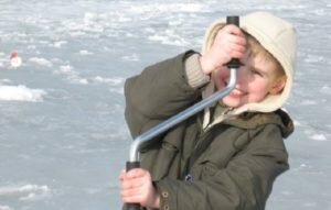 Рыбацкие хитрости с лункой